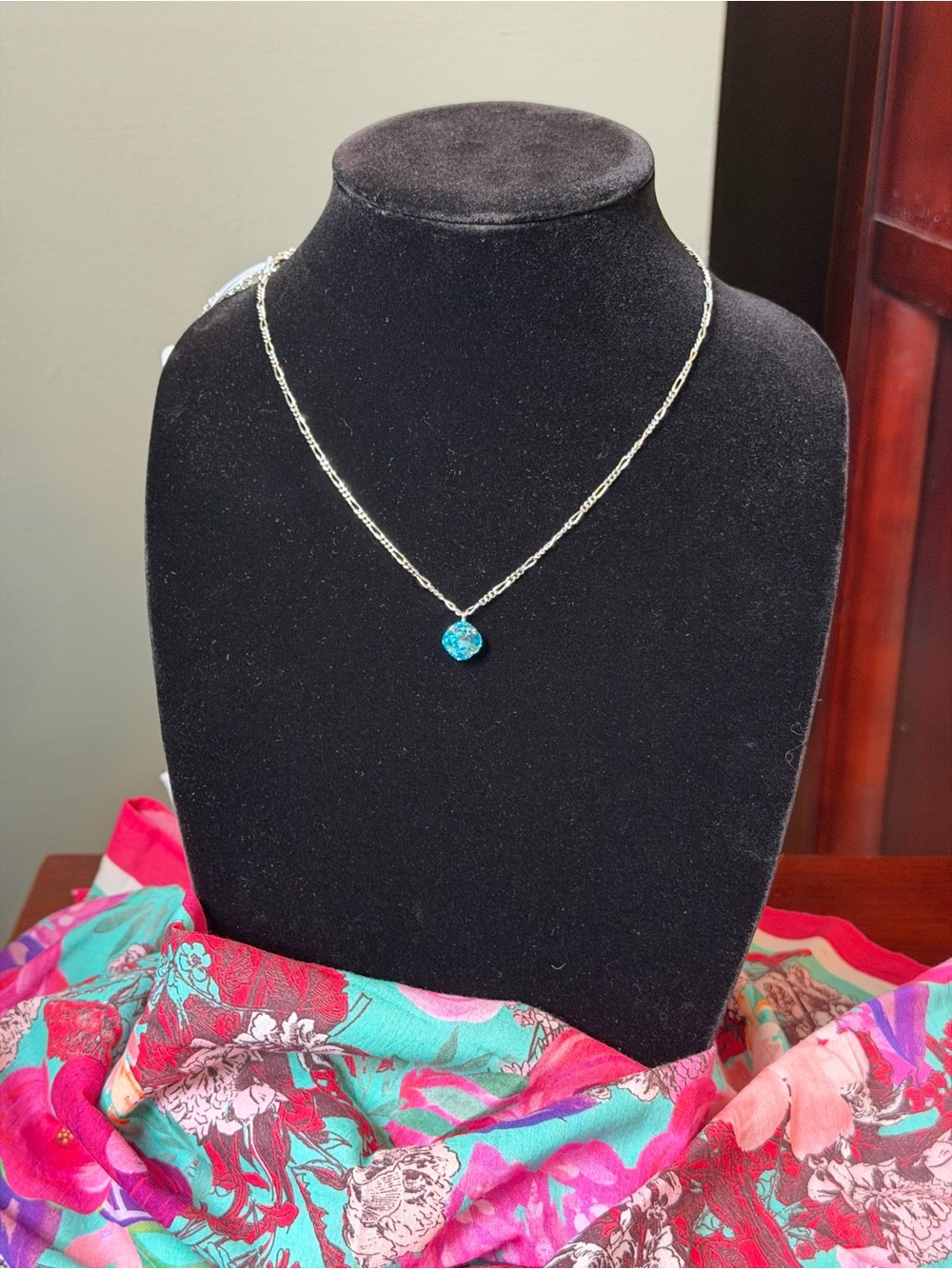 Sorrelli NWT Aqua Blue Crystal Solitaire Pendant Necklace Silver Tone Figaro